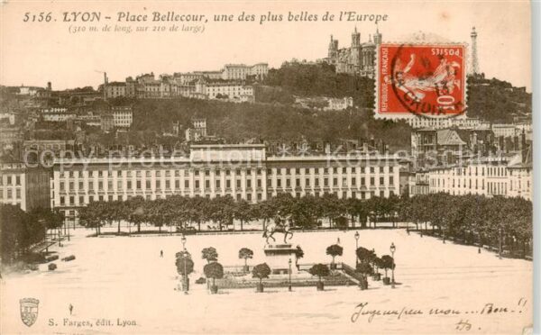 Lyon 69 Rhone Place Bellecour une des plus belles de