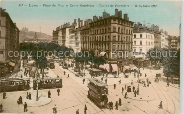 Lyon 69 Rhone Place du Pont et Cours Gambetta Colline