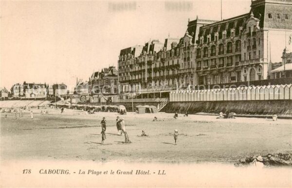 Cabourg 14 Calvados La plage et le Grand Hôtel