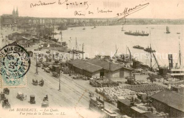 Bordeaux 33 Les quais vue prise de la douane
