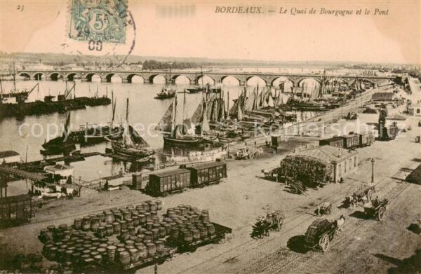 Bordeaux 33 Le Quai de Bourgogne et le pont