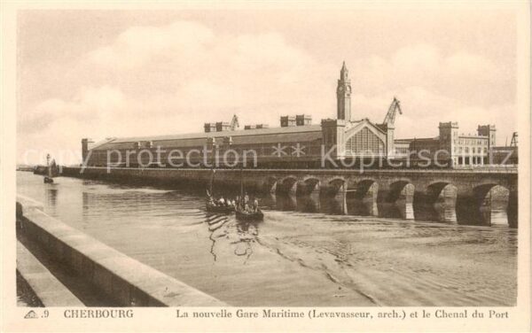 Cherbourg 50 Manche La nouvelle Gare Maritime et le Chenal