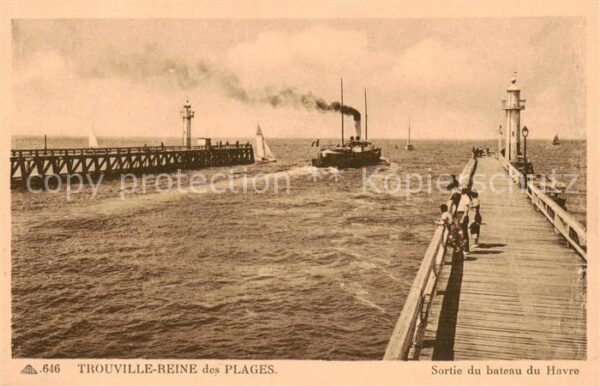 Trouville Havre Sortie du bateau du Havre