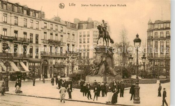 Lille 59 Statue Faidherbe et la place Richele