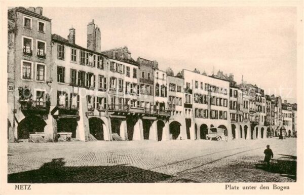 Metz  57 Moselle Platz unter den Bogen