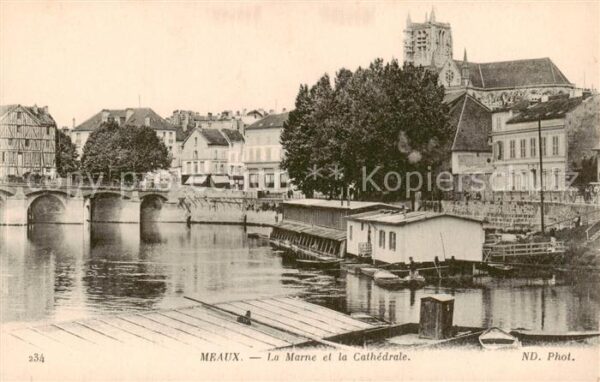 Meaux 77 Seine-et-Marne La Marne et la Cathedrale