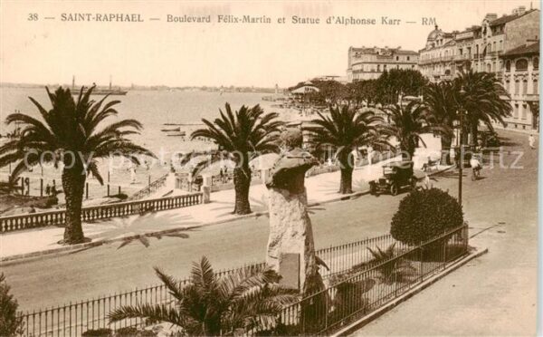 Saint-Raphael  83 Var Boulevard Felix Martin et Statue d’Alph