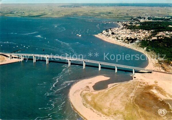 Noirmoutier-en-l Ile 85 Vendee Pont de Noirmoutier reliant l’Ile au Co