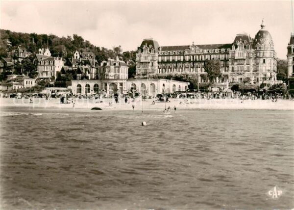 Houlgate 14 Calvados La plage a maree haute
