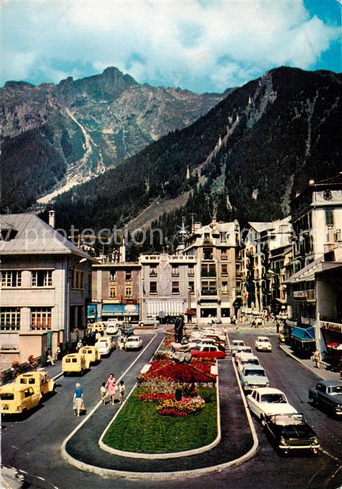 Chamonix 74 Haute-Savoie La Place Balmat et le Mont Blanc
