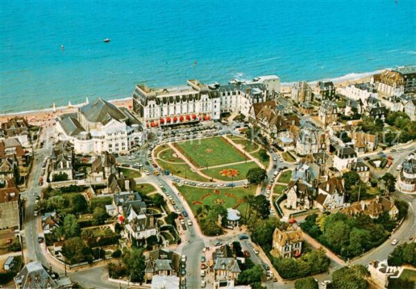 Cabourg 14 Calvados Jardins du casino et Grand Hôtel vus d