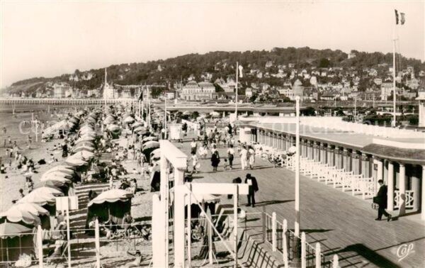 Deauville-sur-Mer La Plage Fleurie Vue d’ensemble sur la