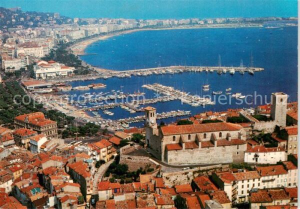 Cannes 06 Vue aerienne Au premier plan Le Suquet