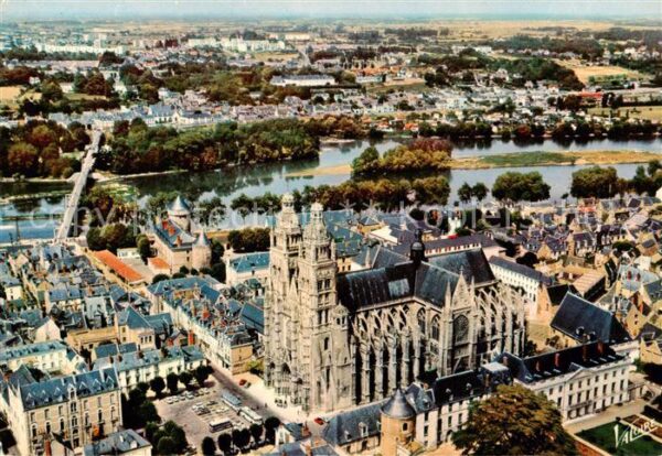 Tours 37 Cathedrale Saint Gatien XIIIe siècle vu