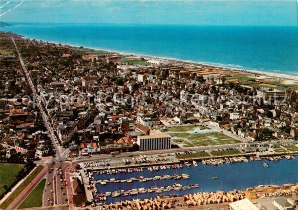 Deauville-sur-Mer En avion sur la ville et le bassin