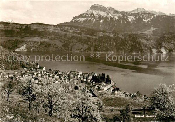 Gersau Vierwaldstaettersee SZ mit Ober und Niederbauen