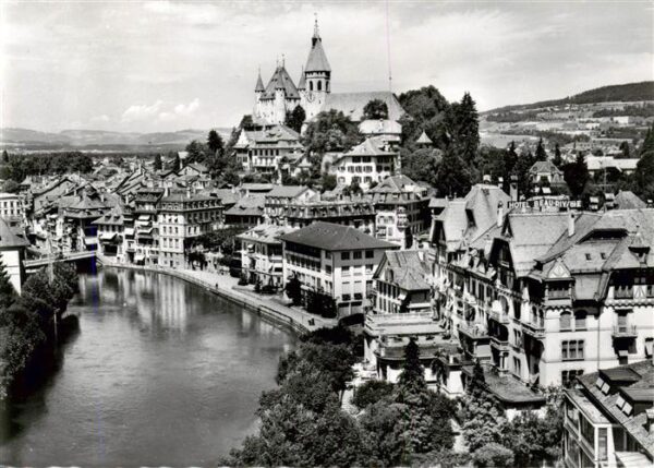 Thun BE Blick auf Schloss und Stadtkirche