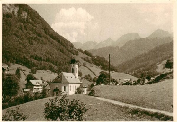 Stein SG Kirche mit Churfirsten