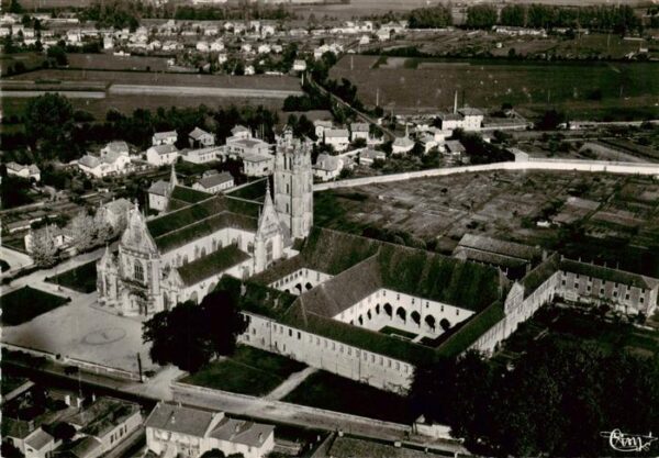 Bourg-en-Bresse Vue aerienne Eglise de Brou et le Cloit