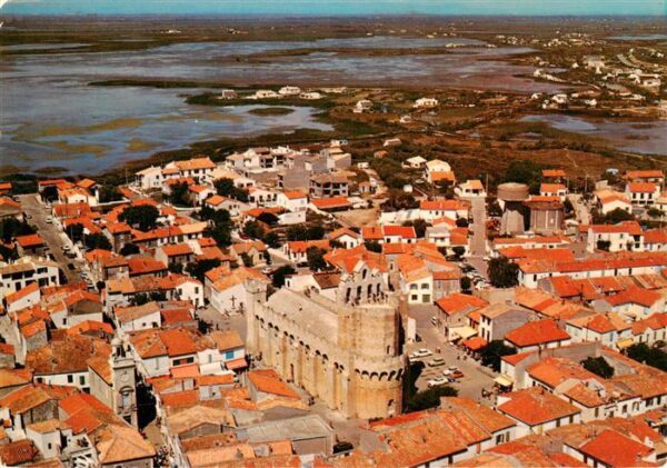 Les Saintes-Maries-de-la-Mer Vue aerienne Eglise fortifiee Les Mas C