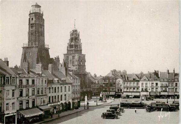 Calais 62 La place d’armes et le vieux beffroi