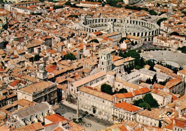 Arles 13 Vue aerienne Place de la Republique Egl