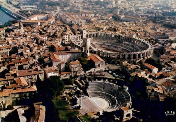 Arles 13 Le Theatre Antique et les Arenes Vue ae