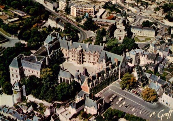 Blois 41 Le chateau Vue aerienne