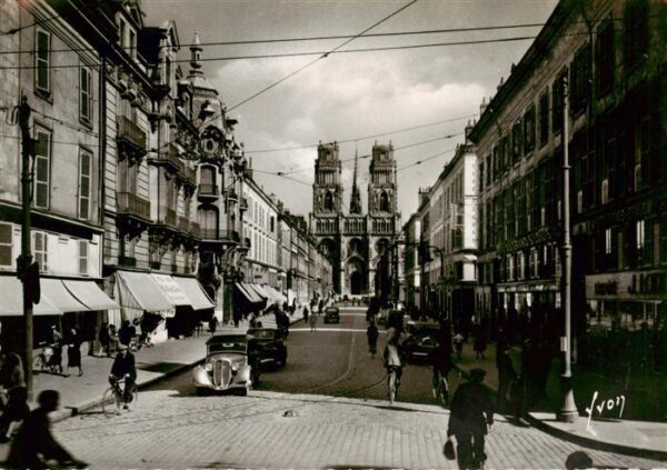Orleans 45 Loiret Rue Jeanne d’Arc et la Cathedrale Ste C
