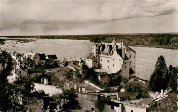 Montsoreau Le Chateau Vue generale avec les ancien