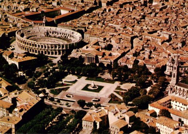 Nimes 30 Place de la Liberation et les Arenes Vu