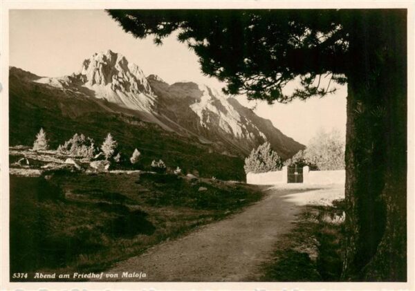 Maloja GR Abend am Friedhof