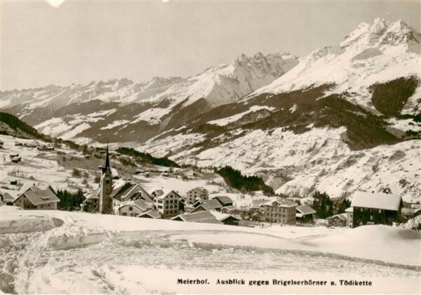 Meierhof Surselva GR mit Brigelshörner und Tödikette