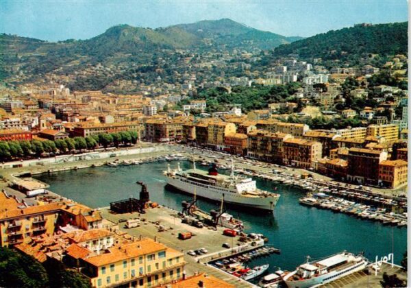 Nice  06 Nizza Le Port et le Napoleon