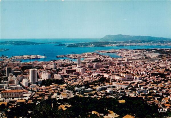 Toulon -sur-Mer 83 Var Vue generale Au loin la Presqu’ile de S