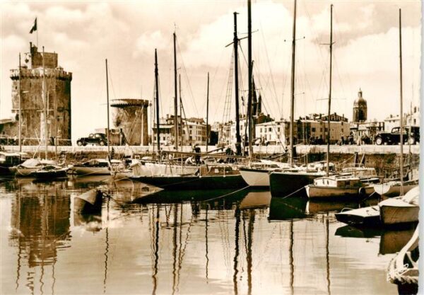 La Rochelle 17 Le port avec les tours St Nicolas de la