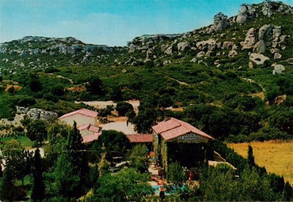 Les-Baux-de-Provence 13 Hotel Restaurant La Benvengudo