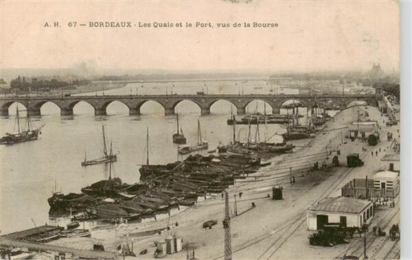 Bordeaux 33 Les Quais et le Port vus de la Bourse