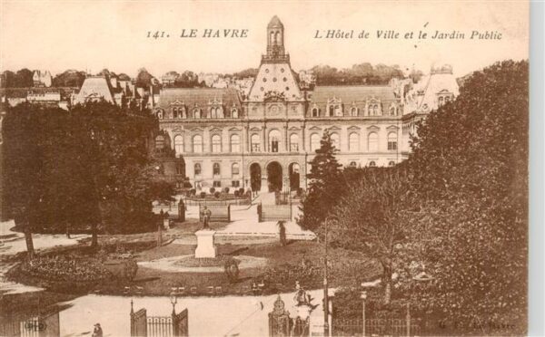 Le Havre Hotel de Ville et le Jardin Public