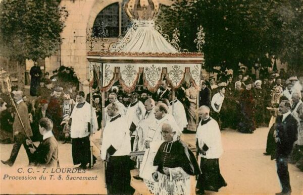 Lourdes 65 Procession du T S Sacrement