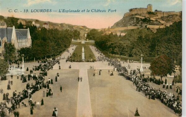 Lourdes 65 Esplanade et le Chateau Fort