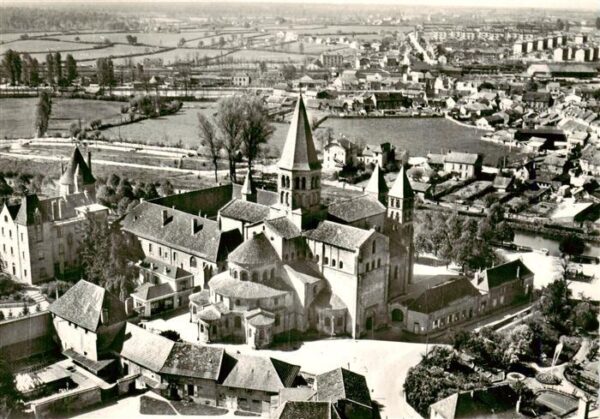 Paray-le-Monial 71 Basilique XIe Prieure et Maison des Cha