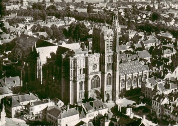 Sens 89 Vue aerienne de la Cathedrale et du Pal
