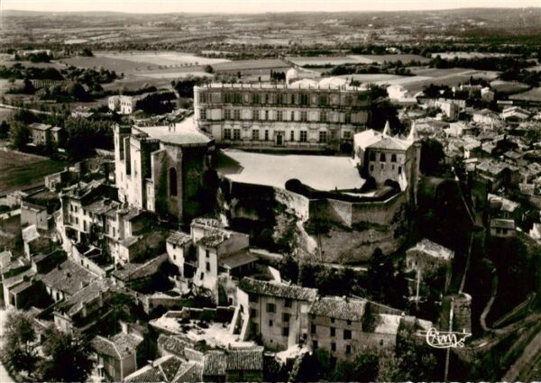 Grignan 26 Drome Vue aerienne sur le Chateau