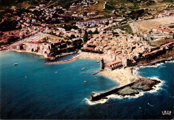 Collioure 66 Pyrenees-Orientales Le chateau royal La plage et l’eglise N