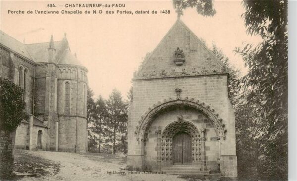 Chateauneuf-du-Faou Porche de l’ancienne Chapelle de ND des