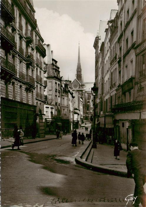 Paris 75 La Place Maubert au fond Notre Dame
