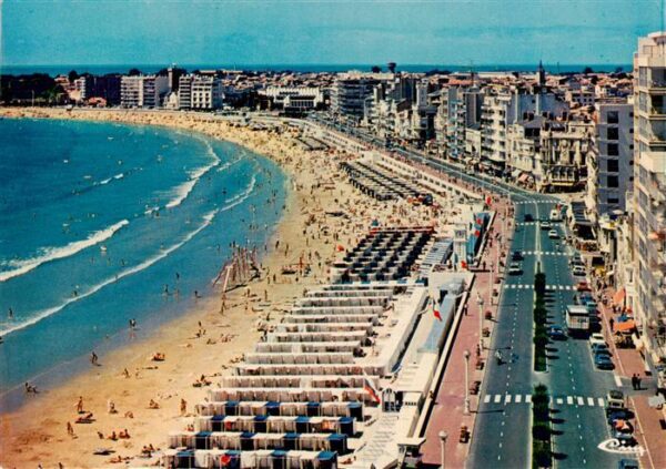 Les Sables-d Olonne 85 Le remblai et la plage Vue aerienne
