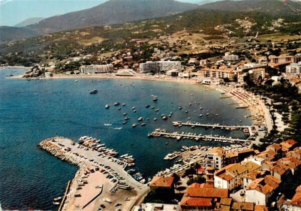 Sainte-Maxime-sur-Mer 83 Vue aerienne du Port et de la Plage