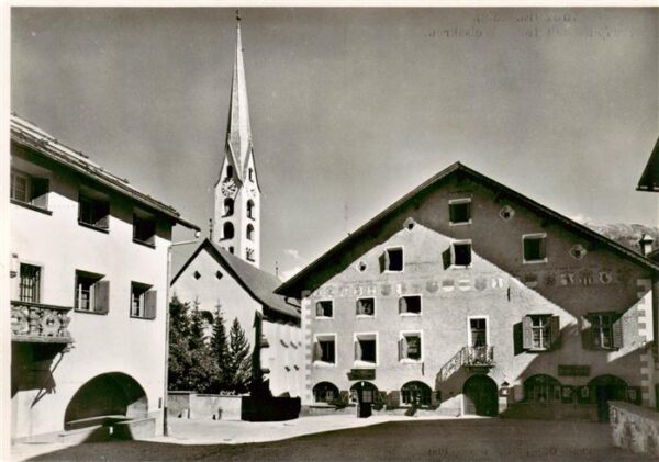 Zuoz GR Dorfplatz mit Hotel Weisskreuz